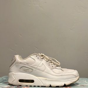 White Nike air max size 6